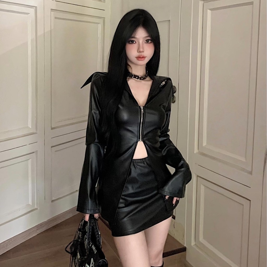 ชุดคาร์ดิแกนกระโปรงครึ่งตัวกระโปรงสะโพกสุดฮอตมอเตอร์ไซค์สองชิ้นเสื้อโค้ทระดับไฮเอนด์หนัง PU เทพธิดาทรงสลิม1yy4
