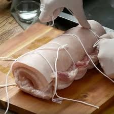 ชาชู ม้วนสไลด์กลม หมูนุ่มๆ แทรกมันกำลังพอดี ม้วนสไลด์กลม ติดหนังและไม่ติดหนัง ขนาด 500/1000 กรัม