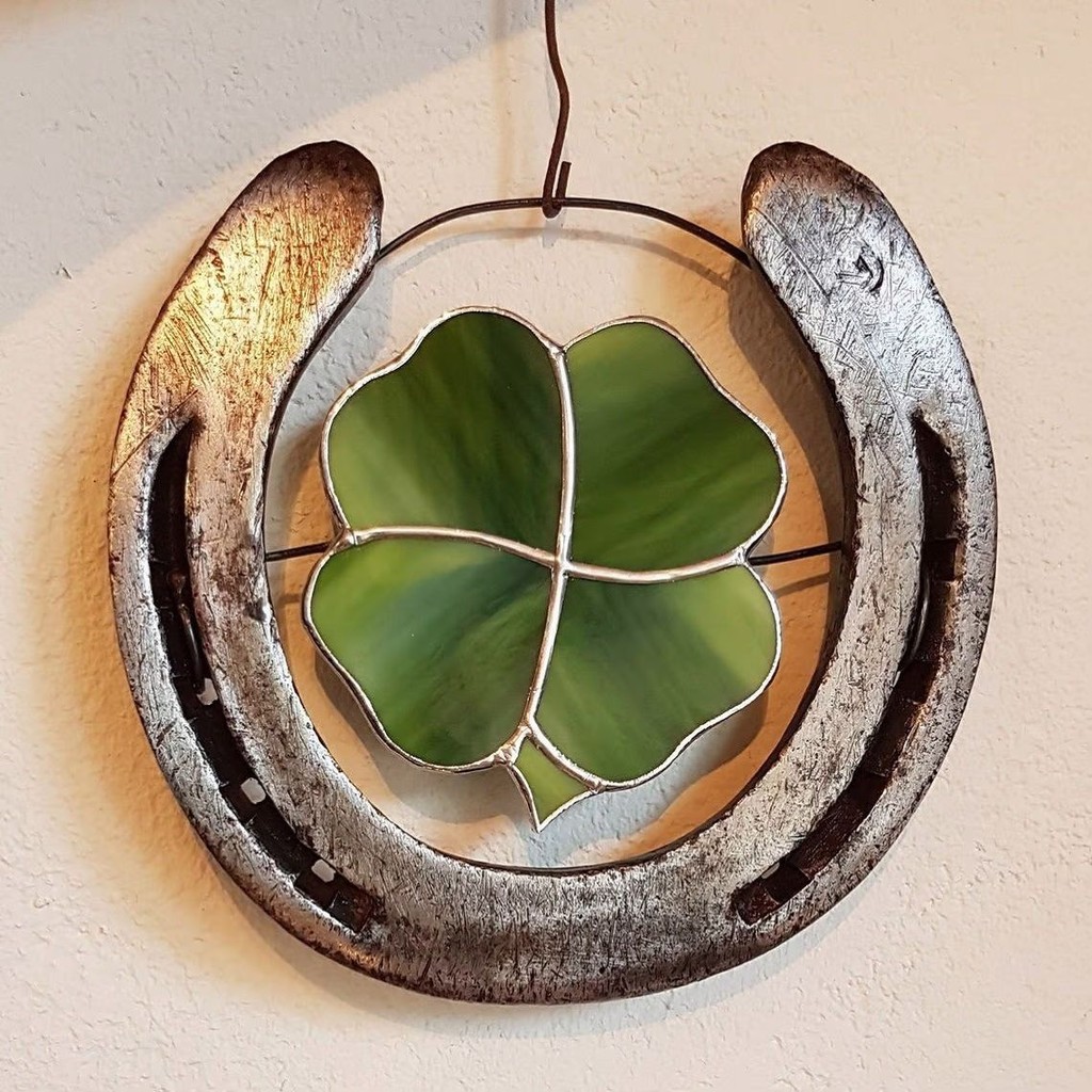 เกือกม้านำโชค + ใบโคลเวอร์ | เครื่องรางตกแต่งบ้าน เสริมโชค ป้องกันพลังลบ | Lucky Horseshoe Clover Wall Decor