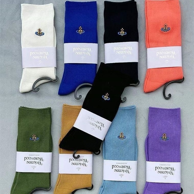 ถุงเท้าสตรีสไตล์ญี่ปุ่น Queen Mother ในแบบ medium tube ผ้าฝ้ายแท้ ออกแบบอย่างเรียบง่ายและทันสมัย เหม