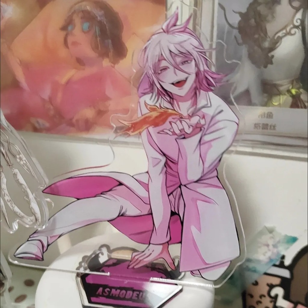 ยินดีต้อนรับสู่โรงเรียนปีศาจ Iruma Kun ขาตั้งอะคริลิค Asmodeus Alice รูป Suzuki Iruma จอแสดงผลอะนิเมะสินค้าคอลเลกชันตกแต่งโต๊ะ