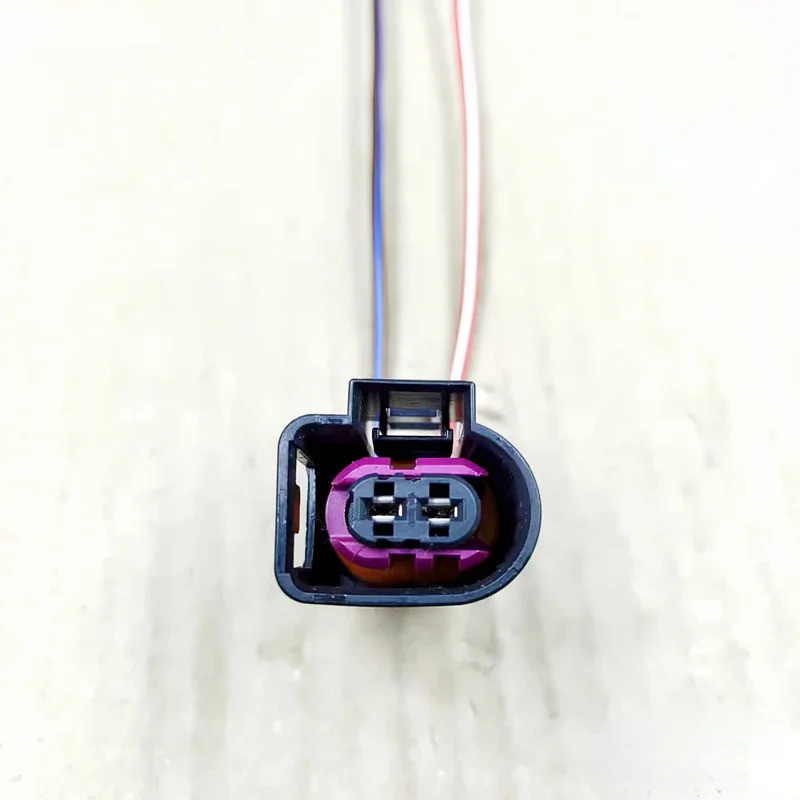 สําหรับ Audi A3 A4L A6L A4 A5 A6 A7 A8L Q3 Q7 Q5 รถฮอร์นปลั๊กสายรัด 4D0 971 992