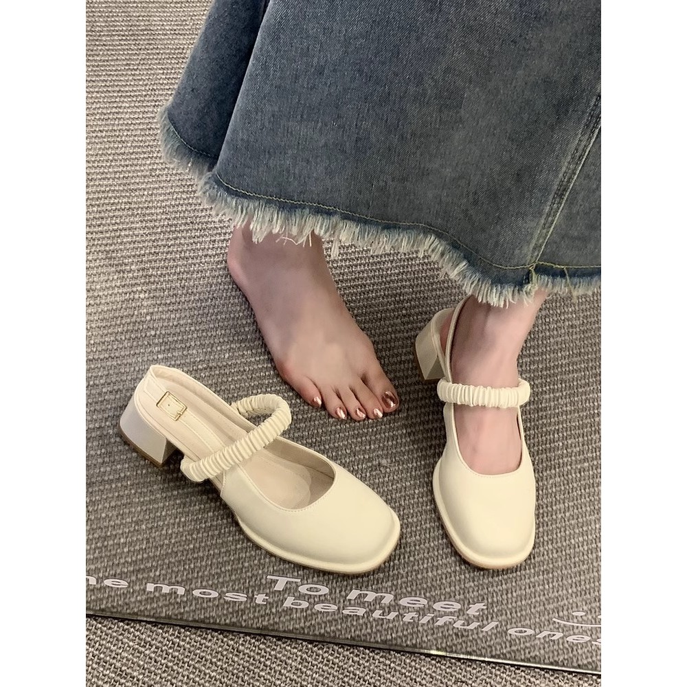 marry jane shoes รองเท้า marry jane กระโปรงจับคู่ กับรองเท้าผู้หญิงส้นหนาสายรัดแบน สไตล์ฝรั่งเศสมากๆ