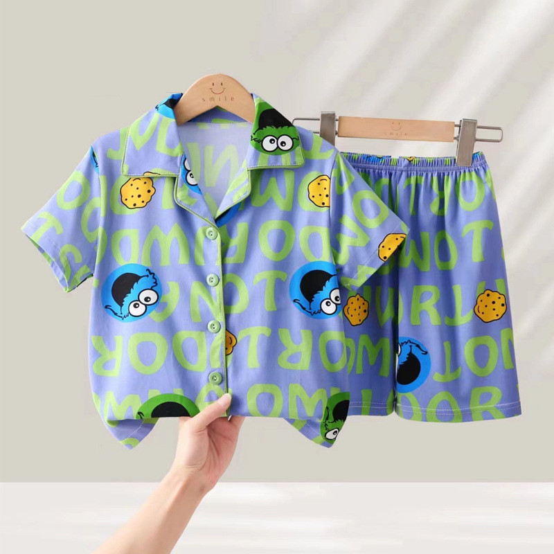 ชุดนอนเด็กชาย ไซ즈 110-160 ซม. สไตล์แขนสั้น สำหรับฤดูร้อนและสวมใส่ภายในบ้าน พร้อมการออกแบบเพื่อสวมใส่นอกบ้านได้ด้วย