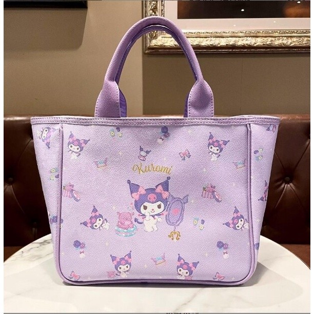 [ พร้อมส่งจากร้านไทย] Sanrio Kuromi ลิขสิทธิ์แท้ % Sanrio กระเป๋าซานริโอ้ คุโรมิ กระเป๋าคุโรมิสีม่วง หนังPUทรงสวย
