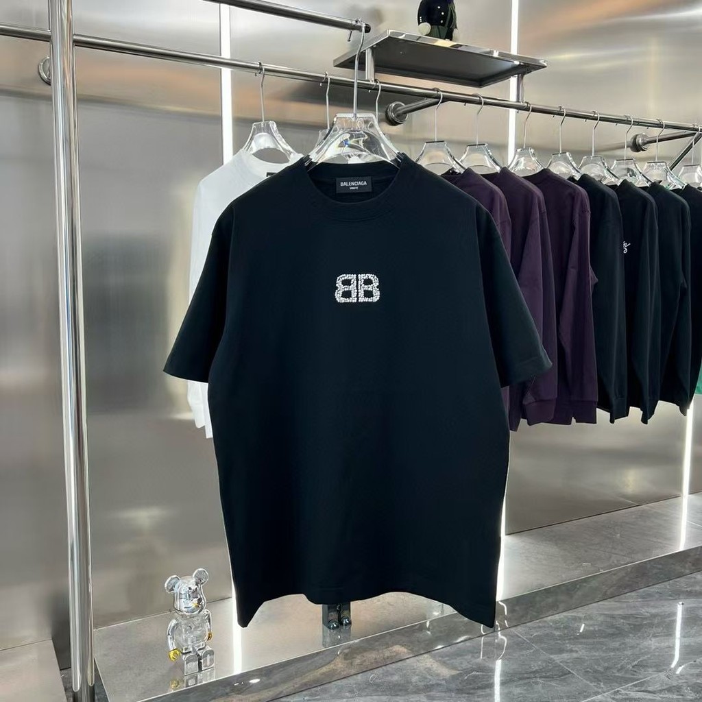 ปารีส 2025 ต้นฤดูใบไม้ผลิรูปแบบใหม่จดหมายพิมพ์คอกลมเสื้อยืดผ้าฝ้ายแท้ผู้ชายผู้หญิงหลวมครึ่งแกนฉลากปก+แท็ก