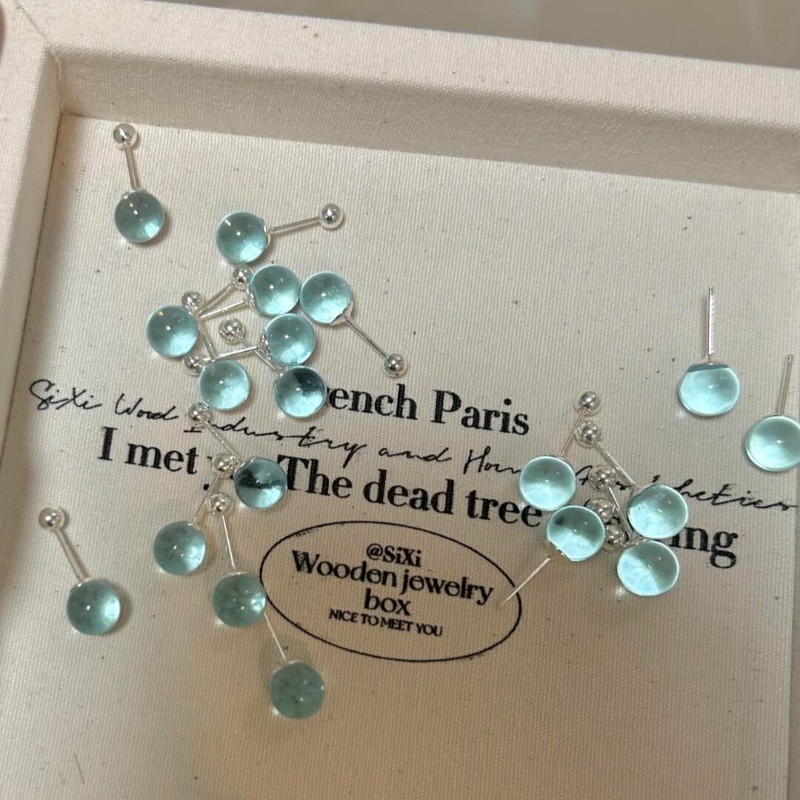 น้ําแข็งโปร่งใส Aquamarine เกลียวต่างหูผู้หญิงประณีตฤดูร้อน Mini Studs ขายส่งของขวัญ