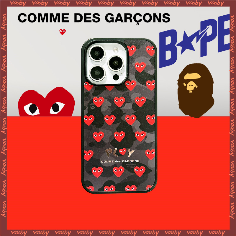 Comme des GARCONS CDG PLAY BAPE ป้ายกราฟฟิตีกระจกเคสโทรศัพท์เหมาะสําหรับ IPhone16 16ProMax 16Pro 16Plus 15 15Pro 15ProMax 14ProMax 14 14Pro 13 13Pro 13ProMax 12 12Pro 12ProMax