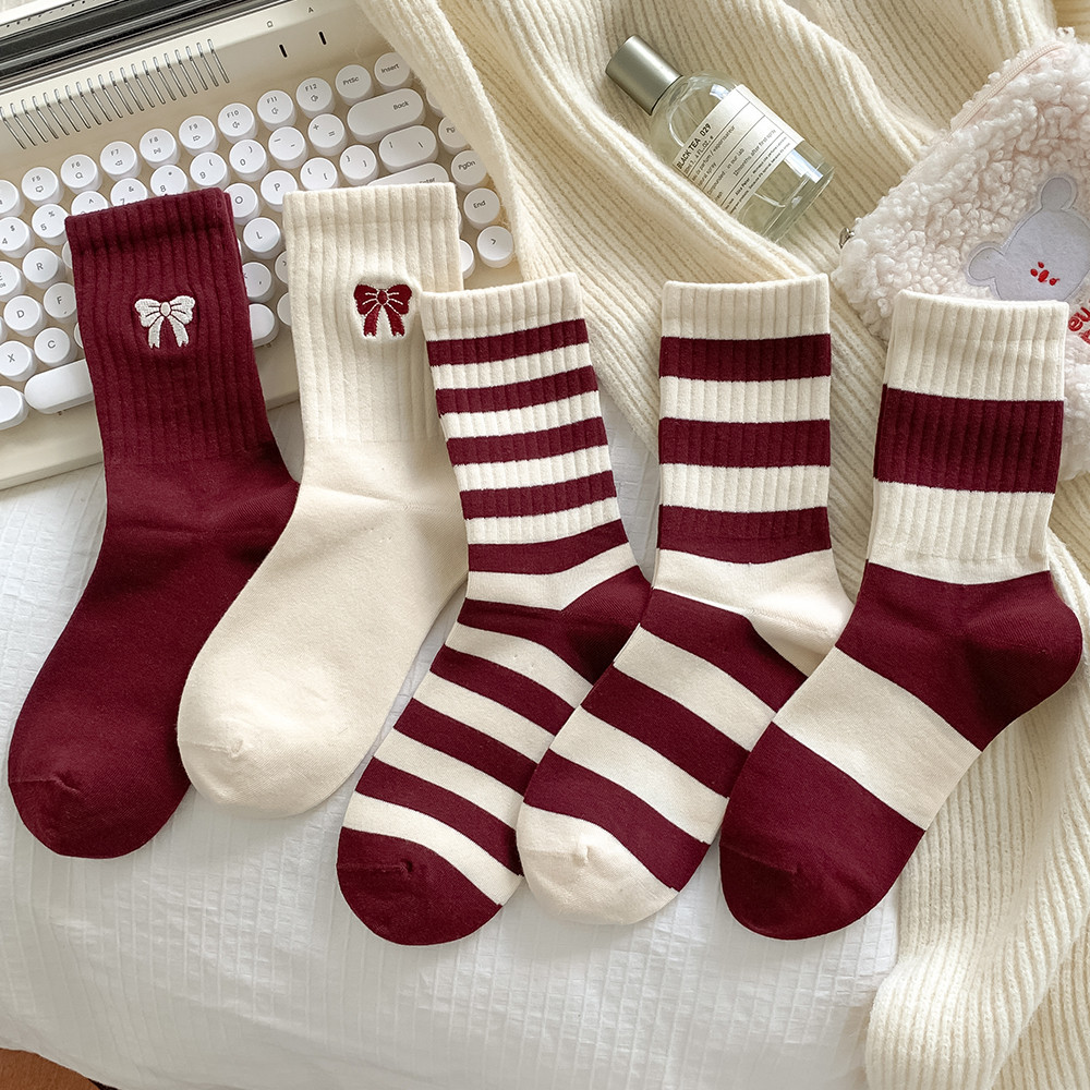 สีแดงน่ารักโบว์หญิงยืดหยุ่นลายถุงเท้า สถาบันการศึกษา สไตล์ผ้าฝ้ายถุงเท้าหลอดกลางฤดูใบไม้ผลิ ต่อต้าน ลื่น หิมะ บูต ถุงเท้าผู้หญิงของขวัญ - รูปที่ 2