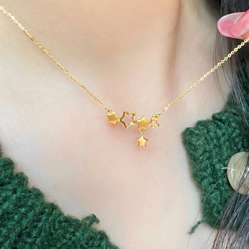 Hollow Little Star Bright Guardian สร้อยคอผู้หญิงการออกแบบแฟชั่นความรู้สึกสแตนเลส Collarbone Chain จี้ดาวห้าแฉกขายส่ง
