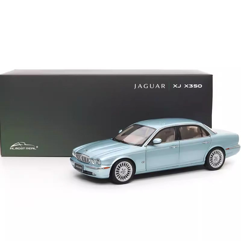 เกือบจริงเหมือนจริง 1: 18 Silver Blue AR Jaguar XJ350 Jaguar XJ6 โมเดลรถโลหะผสม