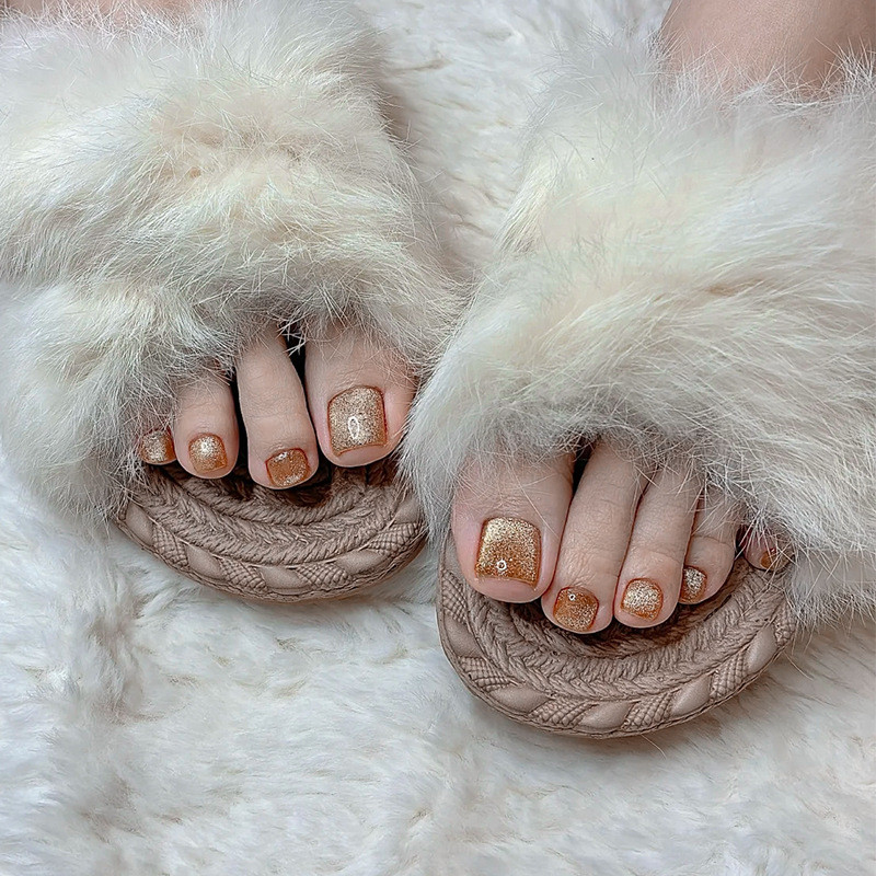 Sophiaura 24PCS Toe Nails ฟรีกาวสั้นเล็บสแควร์ทอง Cat Eye Deisgn นํากลับมาใช้ใหม่เล็บปลอมแบบถอดได้สําหรับเท้า