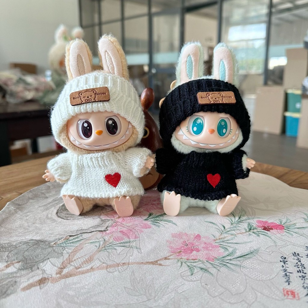 [พร้อมส่ง]ชุดลาบูบู้ ชุดลาบูบู้ v2,เสื้อสเวตเตอร์และหมวกน่ารักๆ,ชุด labubu v2(เสื้อผ้าเท่านั้น）