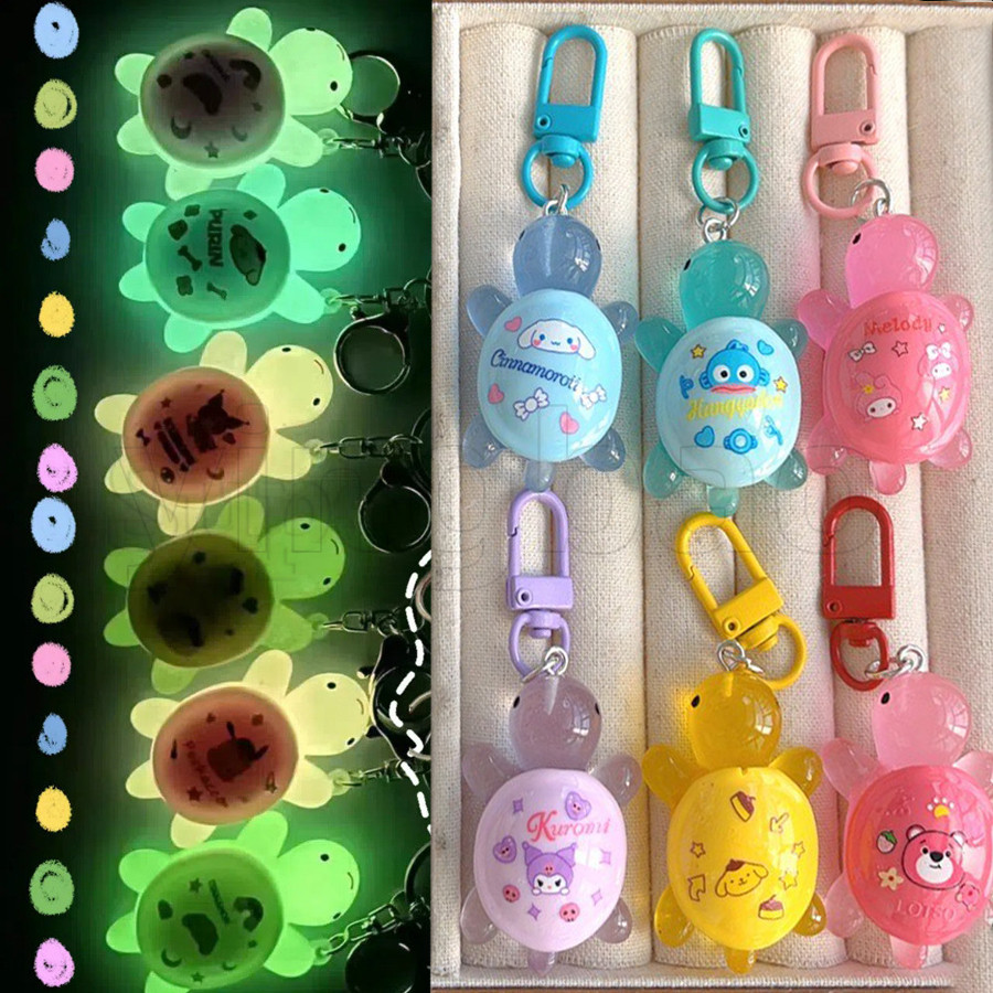 Luminous Sanrio พิมพ์เต่าขนาดเล็ก Creative จี้พวงกุญแจการ์ตูนคู่กระเป๋านักเรียนจี้พวงกุญแจรถของขวัญ