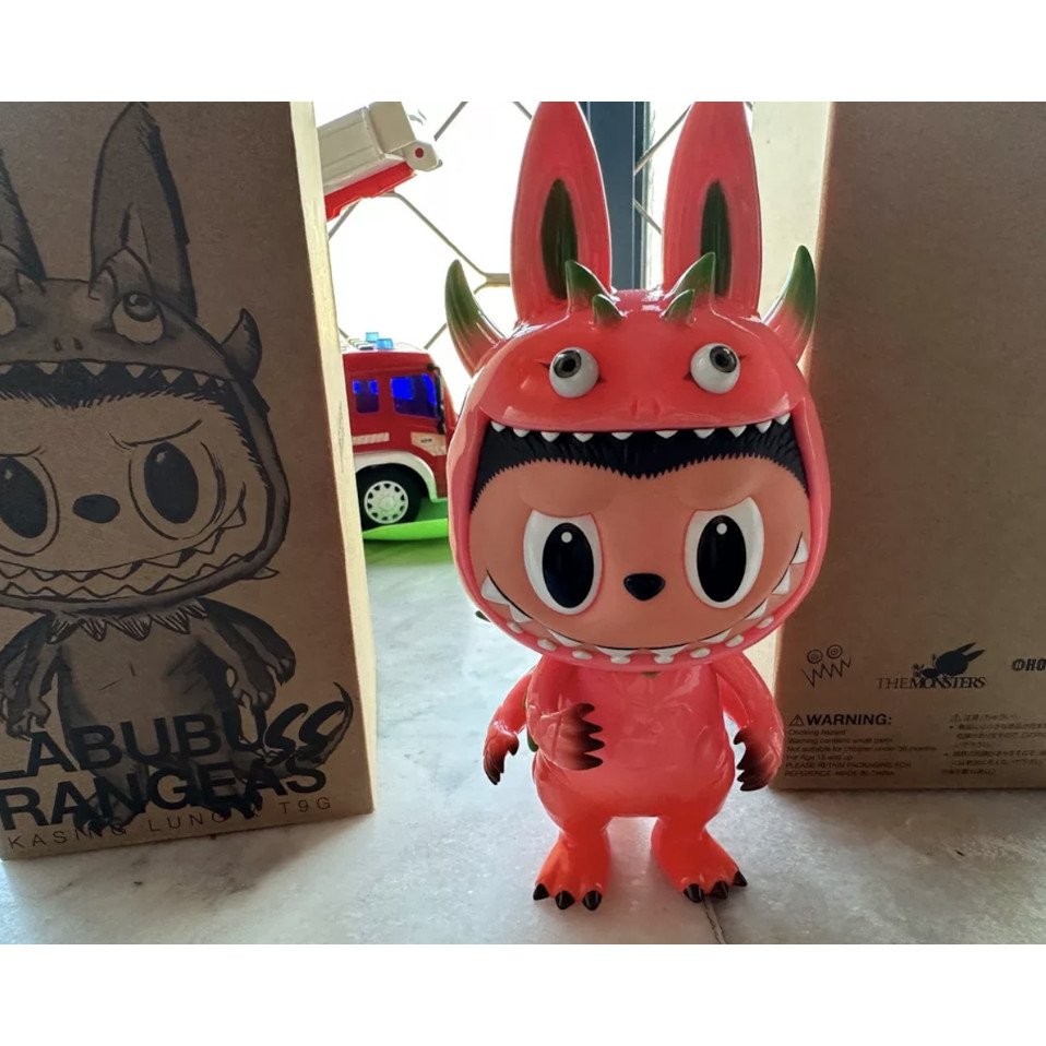 labubu rangeas ss t9g Black Gold Four-Handed Black Golden Dragon Fruit copy