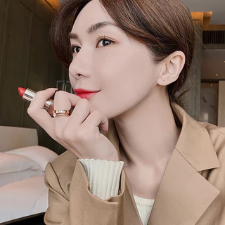 สไตล์ใหม่ 316L เพชรคู่ 18K Gold Light Luxury แฟชั่น Niche แหวนสแตนเลสที่ไม่ซ้ํากัน