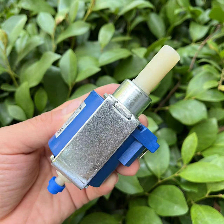 AC220V 47W เครื่องชงกาแฟปั๊มแม่เหล็กไฟฟ้า E505501 การสั่นสะเทือน Mini Mini ปั๊มน้ําเฉพาะ