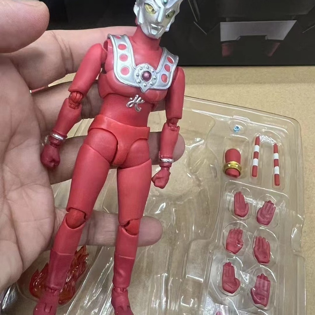 ในประเทศ SHF Leo Ultraman Leo Showa L77 Ultraman Six Brothers เคลื่อนย้ายได้