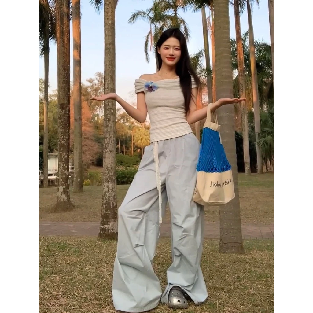 เสื้อยืดผู้หญิงเปิดไหล่แขนกุดลายดอกไม้ thumbnail 9