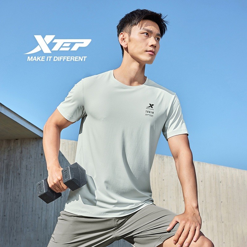 XTEP เสื้อเทนิสผู้ชาย ใส่สบายฤดูร้อน ผ้าบางระบายอากาศดี ชื้นเร็ว