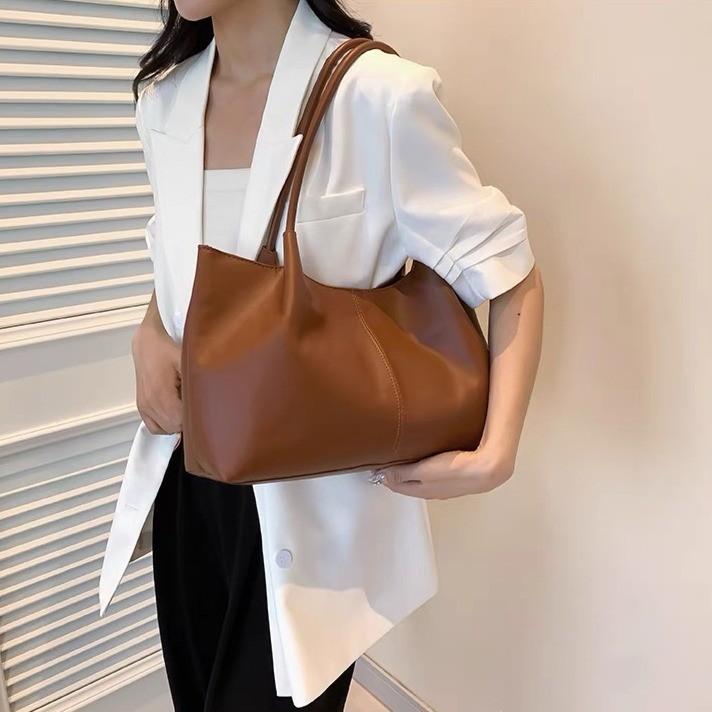 Lucky girl: กระเป๋า ใบใหญ่แฟชั่นใส่ของได้เยอะPU หน้าใหญ่มากใส่ของได้เยอะมากPU -SP6013