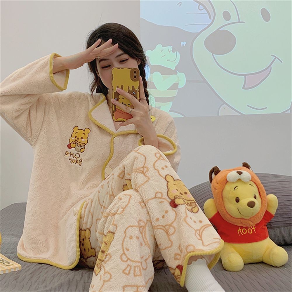 ชุดนอนผ้าคอรัลฟลีซลายการ์ตูนผู้หญิงฤดูใบไม้ร่วงและฤดูหนาวหมีพูห์แขนยาวบุขนกำมะหยี่หนาหลวมใส่อยู่บ้านชุดกันหนาว
