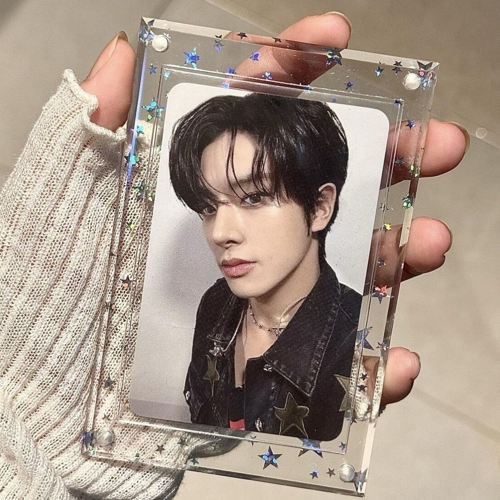 ผู้ถือบัตรและกรอบรูปอะคริลิค ลายหัวใจและดาว ลวดลายเลเซอร์ มีร่องใส่บัตร สำหรับแสดงรูปโพลารอยด์และรูปภาพ