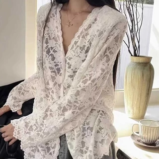 เสื้อเชิ้ตแขนยาวสีดำลูกไม้ คอวี ดีไซน์สวย หรูหรา