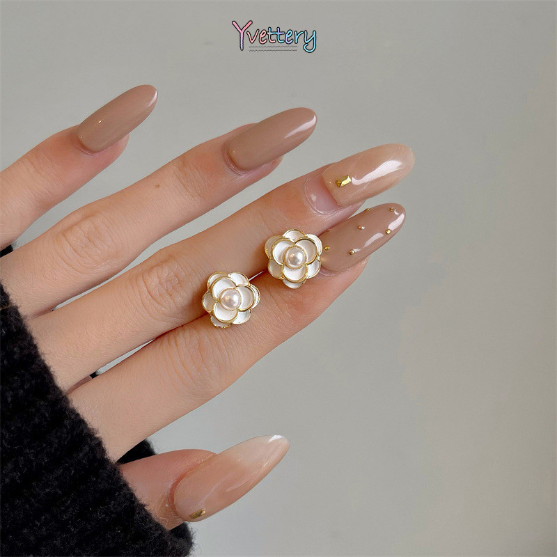 ร้านค้าไทย🌸ต่างหู Camellia Light Luxury ผู้หญิงระดับไฮเอนด์ความรู้สึกเฉพาะกลุ่มต่างหูสตั๊ดCOD