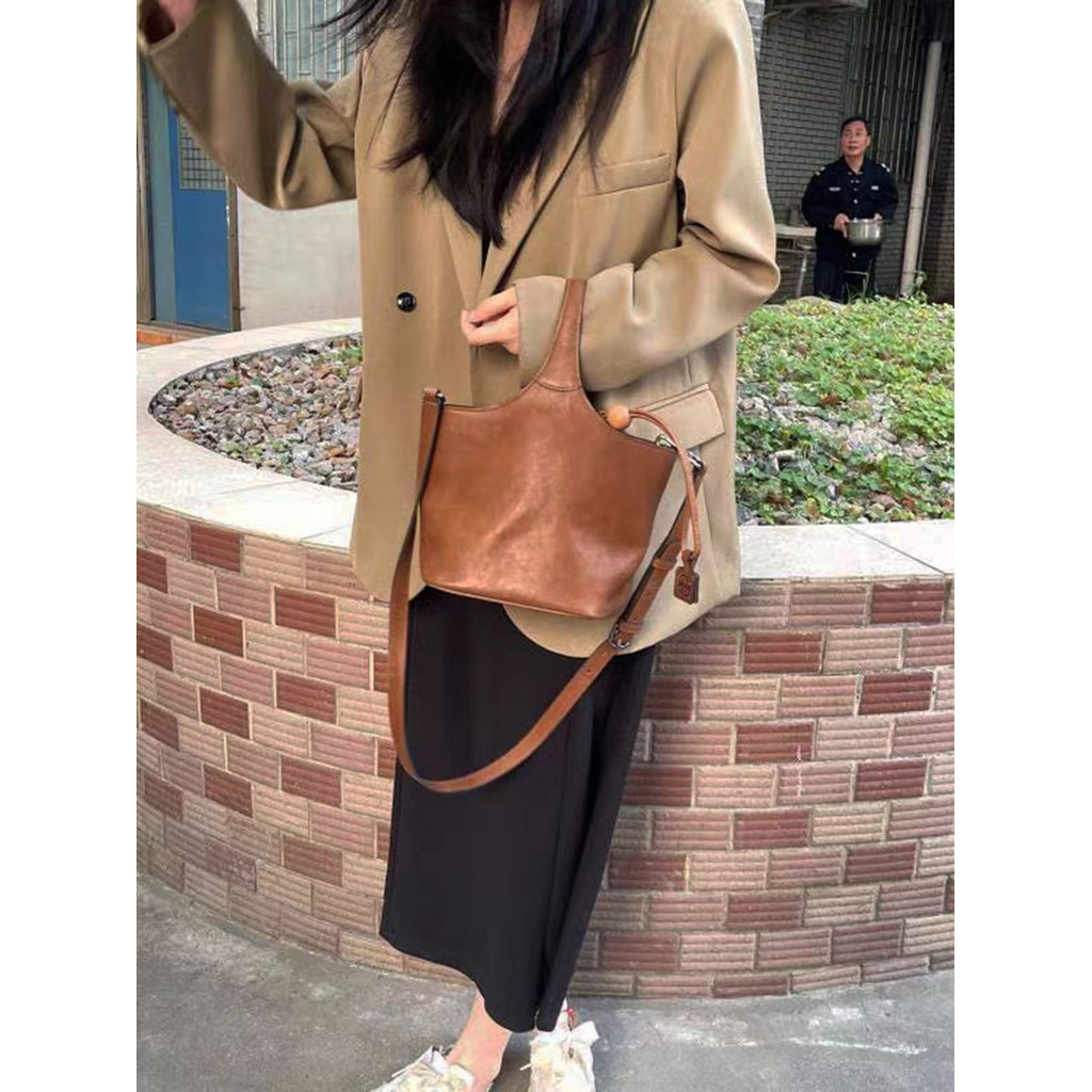 Qiuzhen กระเป๋าตะกร้าดอกไม้ถังย้อนยุคหนังแท้