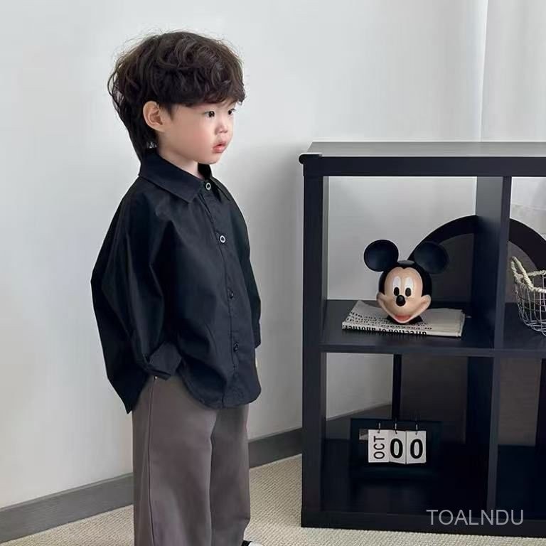 แฟชั่นสไตล์เกาหลี 2025 เสื้อเชิ้ตแขนยาวสีพื้นสำหรับเด็กผู้ชาย สำหรับฤดูใบไม้ผลิและฤดูใบไม้ร่วง LCS2