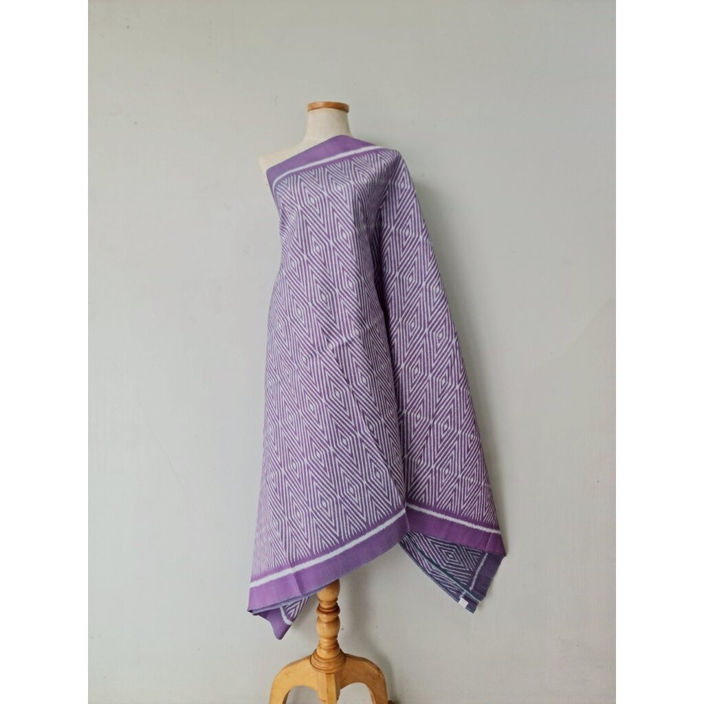 ซิ่น ผ้าไหมมัดหมี่ยกดอก 6ตะกอ ขนาด 1x2เมตร ลายสี่เหลี่ยมจัตุรัส พื้นสีม่วง รหัส L9A-119-MM6F5