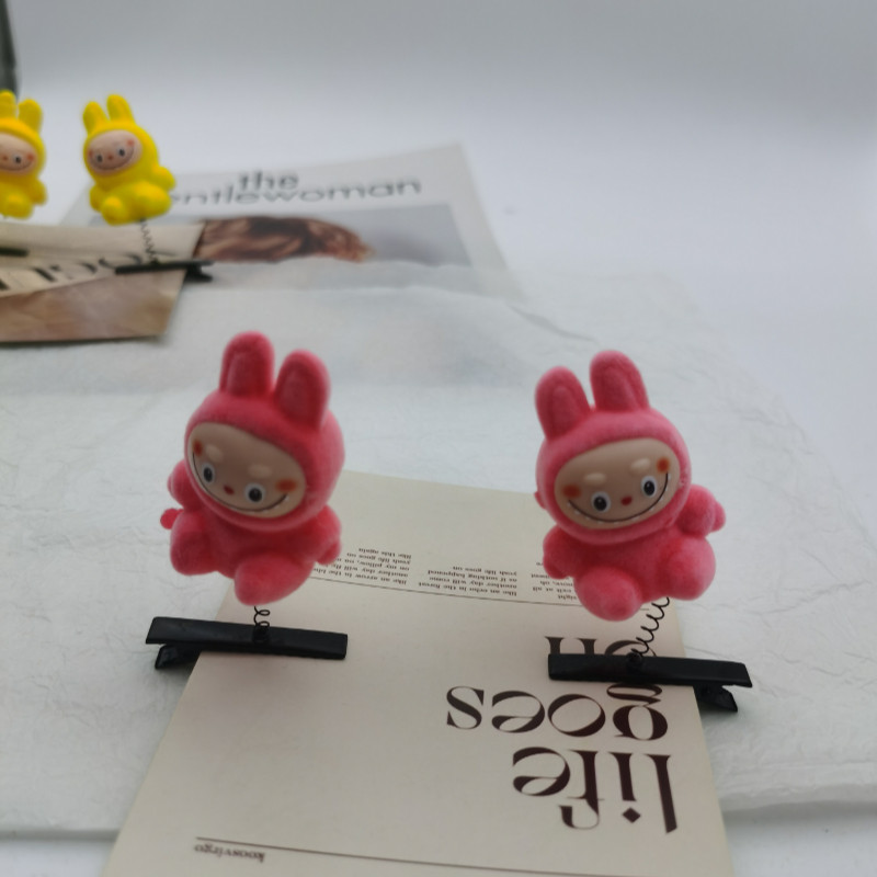 2pcs labubu flocked ตุ๊กตาสามมิติฤดูใบไม้ผลิ hairpin หญิงใหม่การ์ตูน bangs เครื่องประดับผม - รูปที่ 5