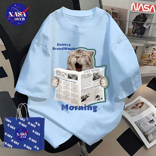 【จัดส่งจากกรุงเทพฯ】NASA✨สไตล์เกาหลีแฟชั่น✨เสื้อยืดโอเวอร์ไซส์แขนสั้นสำหรับผู้หญิงลายพิมพ์แมวน้อยจากหนังสือพิมพ์คอตตอนคอวงรุ่น 🌟🌸 YG404
