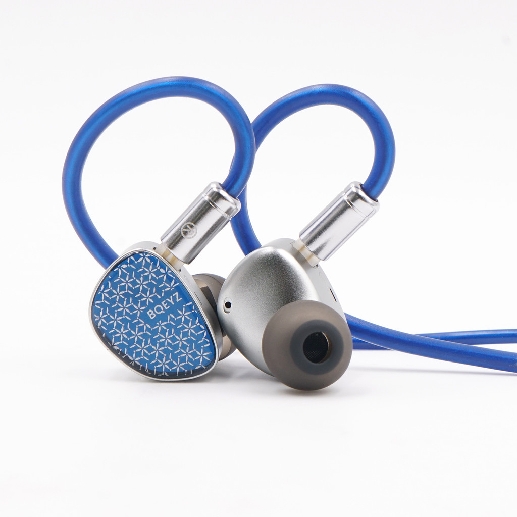 Bqeyz Weather Series Frost HiFi หูฟังแบบมีสาย Micro Planar Driver Dynamic Driver IEM Silver-plated สายแก้ว Faceplate สีฟ้า