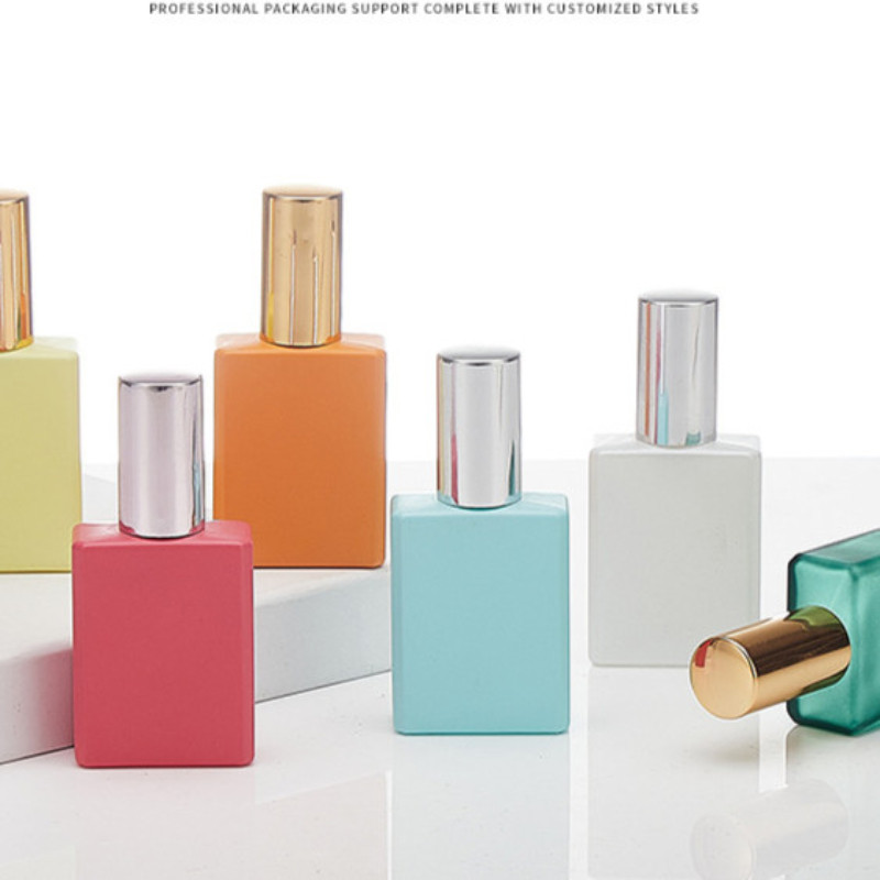 ขวดสเปรย์น้ําหอมขนาด 15 มล. Macaron Light Proof Travel แบบพกพาขวดเปล่าแก้วสี่เหลี่ยมรีฟิล