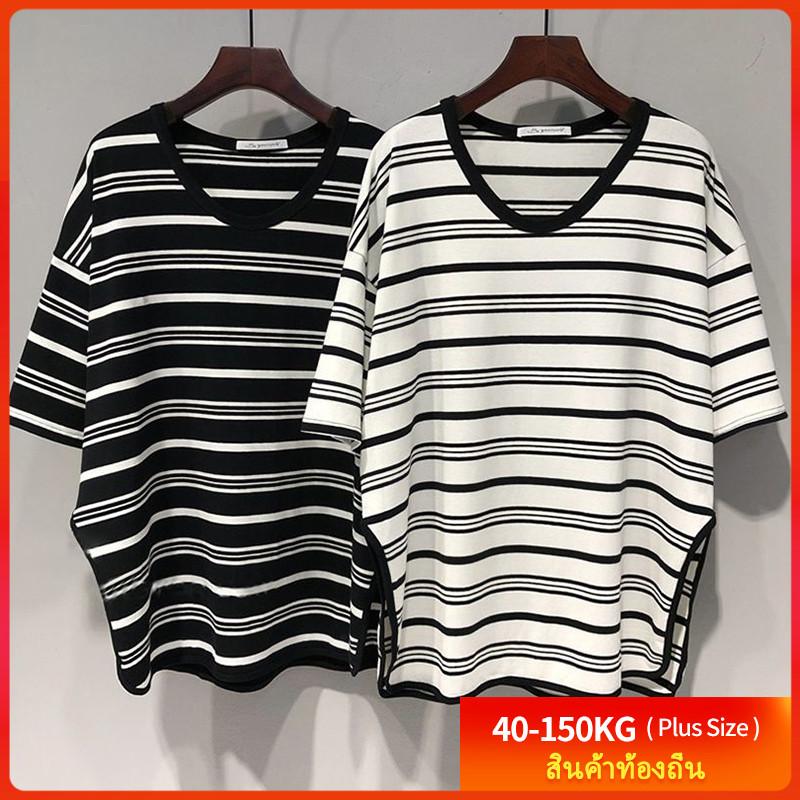 [เสื้อยืดโอเวอร์ไซส์] (40-150 กก.) ผู้หญิง แขนสั้น พลัสไซส์ เสื้อยืด ลายทาง แยกยาว ตัด แฟชั่น เสื้อยืดทรงหลวม Plus Size