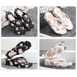 go🚚รองเท้าแตะหูคีบผู้หญิง เสริมส้น4ซม. flip flops ลายหมี สไต…