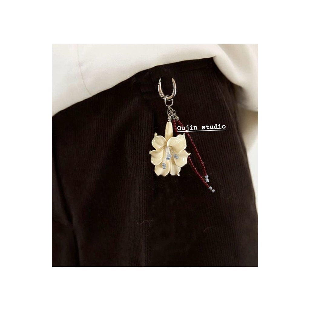 สไตล์เกาหลี อิน ใหม่สไตล์ฤดูใบไม้ร่วงฤดูหนาวย้อนยุคทําด้วยผ้าขนสัตว์ถักลายศิลปะดอกไม้จี้โทรศัพท์มือถือจี้เหมาะสําหรับ16โปรแม็กซ์/15/14มือโปร/13/12เปลือกแข็งเคส - รูปที่ 7