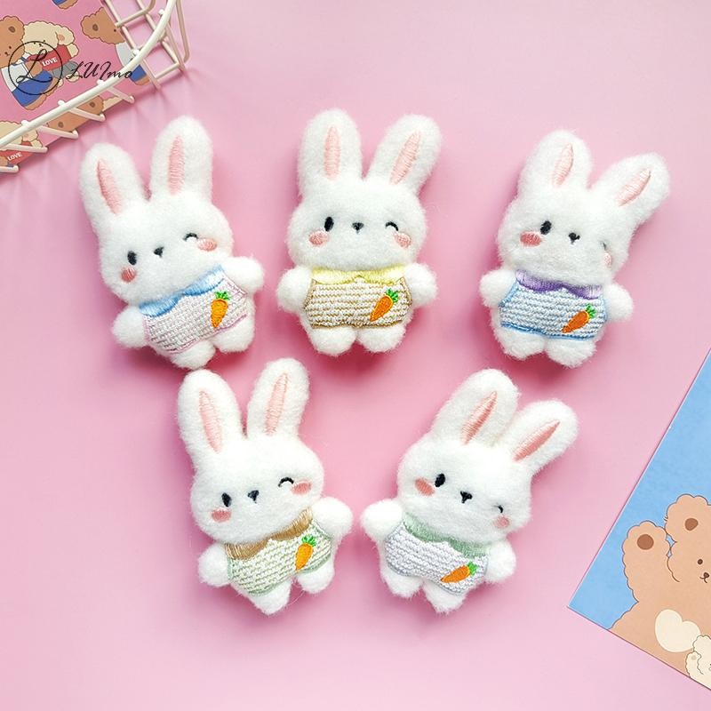 LUImo การ์ตูน Plush Bunny ตุ๊กตาเข็มกลัดสําหรับผู้หญิงน่ารักตุ๊กตาน้อยอุปกรณ์เสริมนักเรียนกระเป๋าเป้สะพายหลังเสื้อผ้าตกแต่งสาว Party ของขวัญใหม่