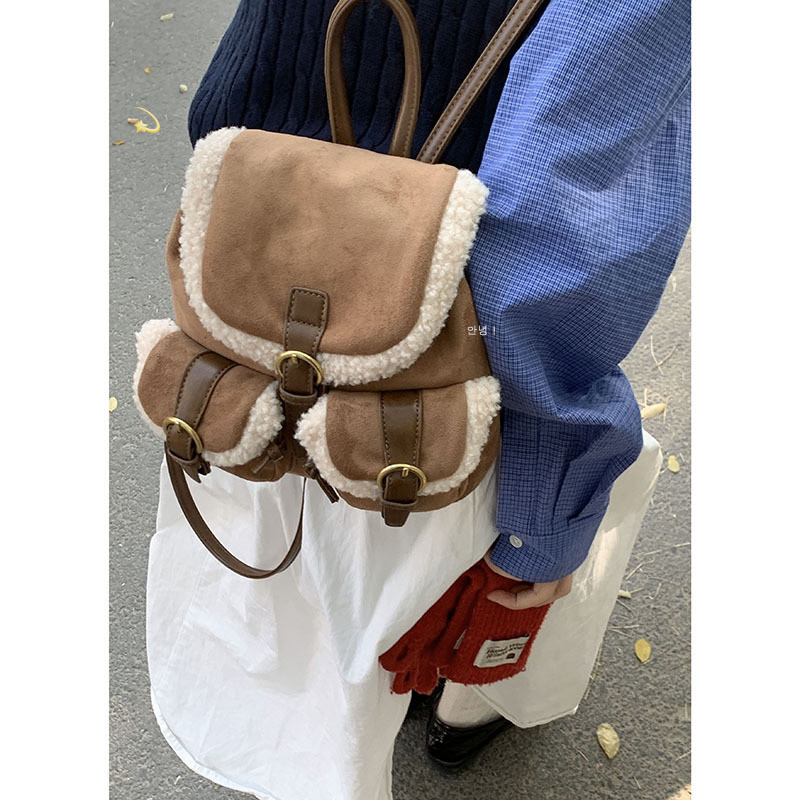 Juststar กระเป๋าเป้สะพายหลังผู้หญิง Niche Fashion Retro Suede Maillard Casual กระเป๋านักเรียน