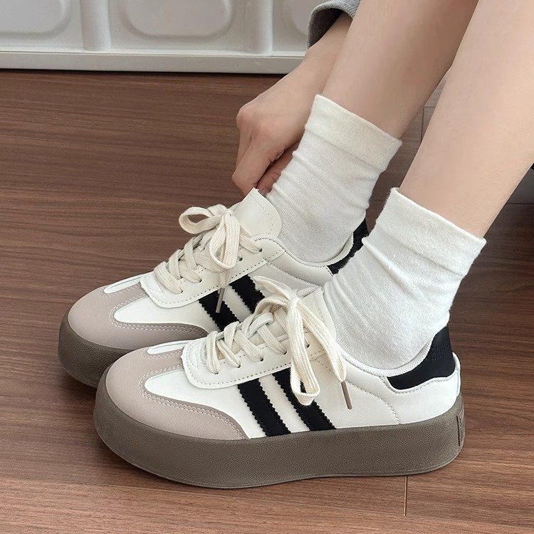 รองเท้าส้นแบนลำลองส้นแบนหัวกลมสไตล์เกาหลี PU สีทึบสบายๆกันลื่นและทนต่อการสึกหรอรองเท้าลำลองสำหรับเยาวชนทุกวันราคาขายส่งโรงงานหญิง