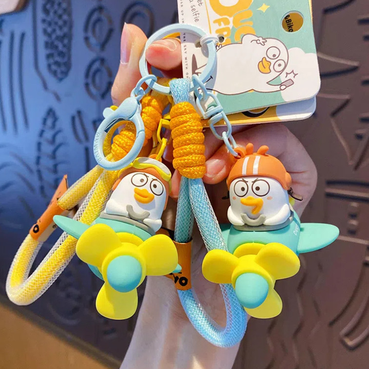 ของแท้ Sanrio พวงกุญแจเครื่องบินหมุนได้ / จี้กระเป๋านักเรียนน่ารัก ของขวัญขนาดเล็ก