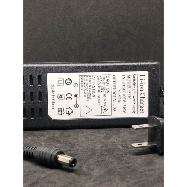 อแดปเตอร์รถแบตเตอรี่ อแดปเตอร์ชาร์จแบตลิเธียม DC 21V 2A อแดปเตอร์ ขนาดหัวเสียบ