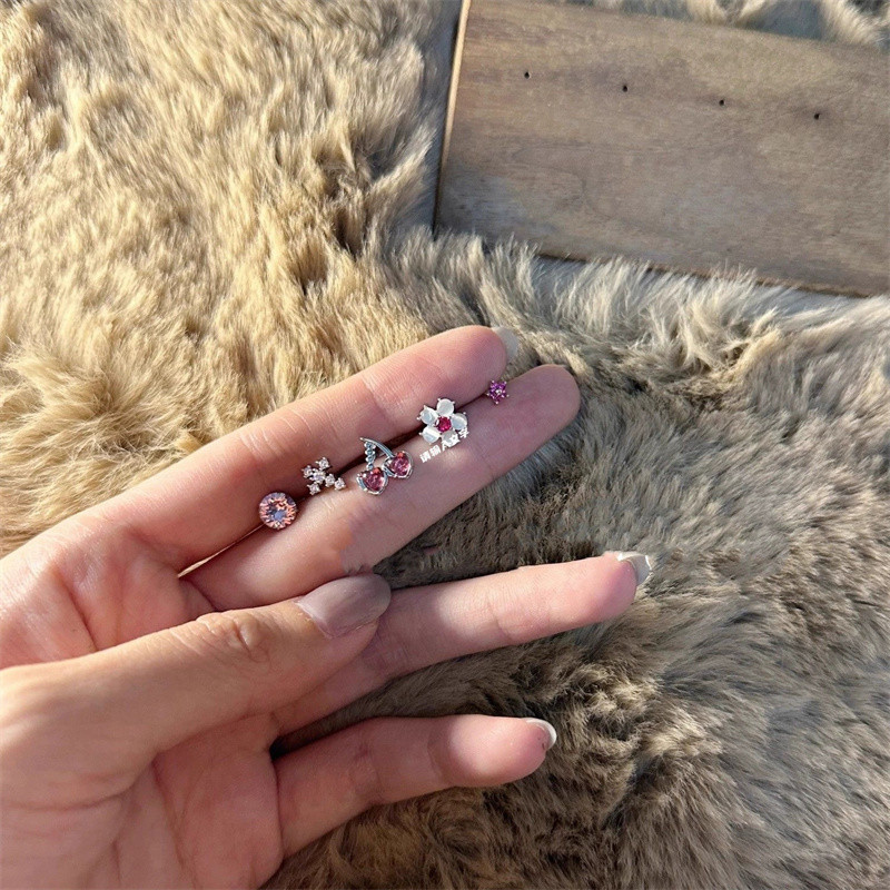 1 ชิ้นผู้หญิงความงามโลหะผสม Rhinestone Cross Star Earbone ต่างหู