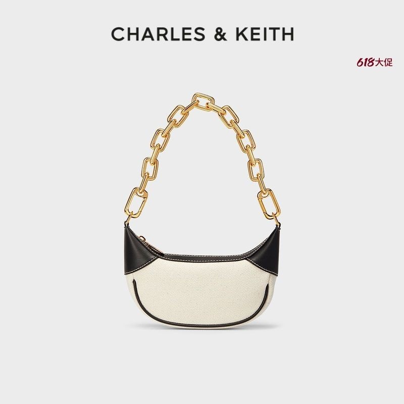 ชาร์ลส์&KEITH Color-Blocking Chain Underarm Bag กระเป๋าสะพายแบบพกพากระเป๋าผู้หญิง CK-CHARLES& เคอิ20