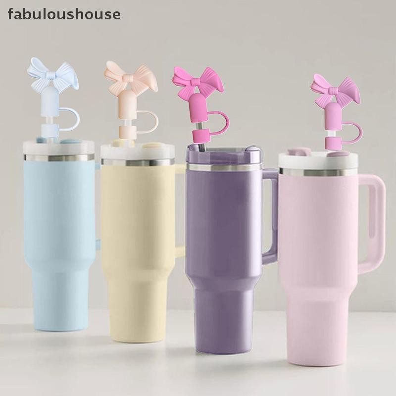 FLTH โบว์น่ารัก 10 มม.หมวกฟางสําหรับ Stanley Tumbler ถ้วยอุปกรณ์เสริมขนาดใหญ่เส้นผ่าศูนย์กลางซิลิโคนฝุ่นหมวกฟางนํากลับมาใช้ใหม่ FLTH