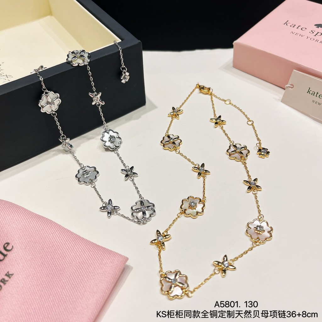 Casual kate spade สร้อยคอโลโก้ตัวอักษร Double Choker ไทเทเนียมเหล็กกันน้ําไม่เป็นสนิมจี้ Elegant ผู้