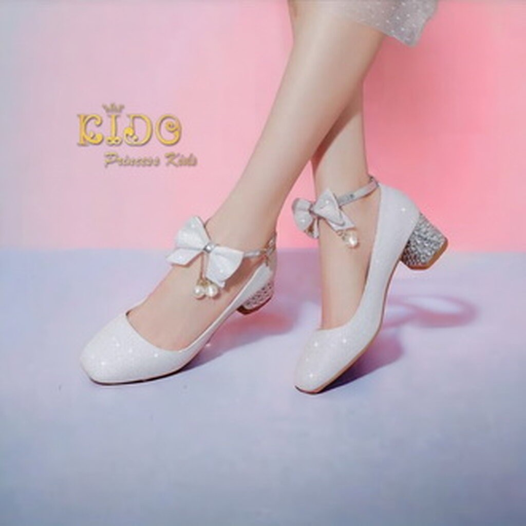 Tรองเท้าเด็ก(มีหน้าร้านอยู่รัชดาลองได้)H143 สีขาว ประดับโบว์ห้อยมุก