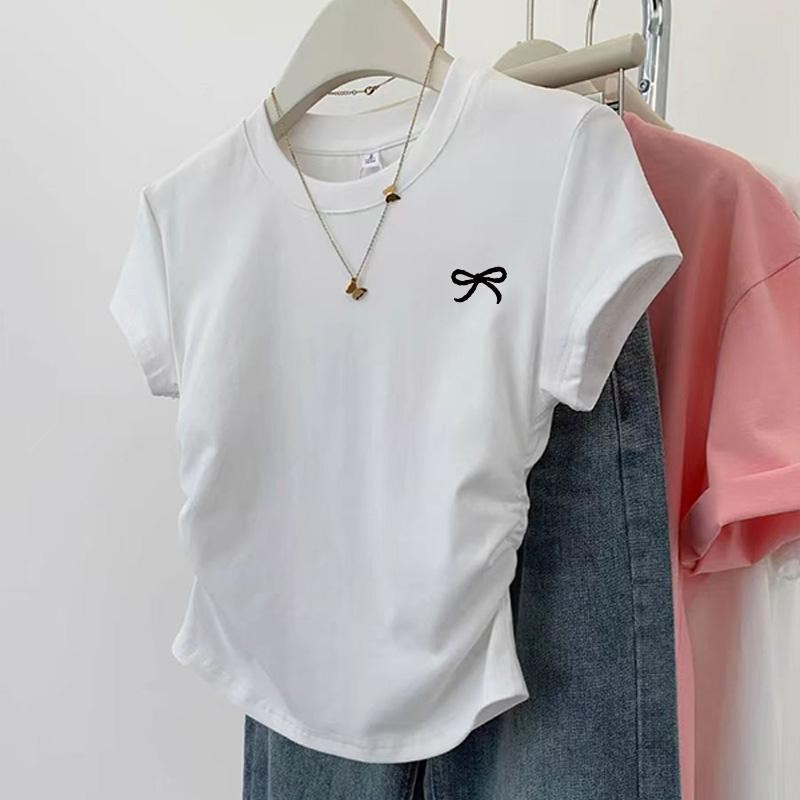 เสื้อครอปแต่งย่นข้างแฟชั่นสาวอ้วนเสื้อรัดรูปเสื้อยืดแขนสั้นโบว์สีดํายอดนิยมของผู้หญิงฤดูร้อนใหม่พร้อมส่งจากกทมเสื้อยืดสี